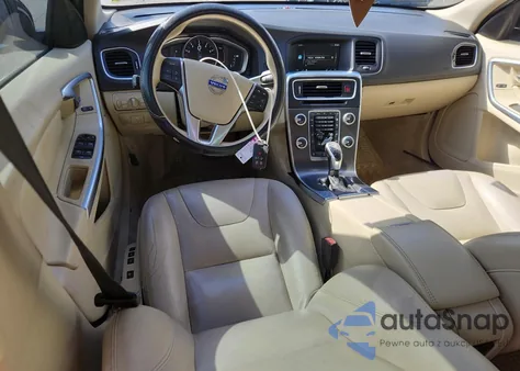 2015 Volvo S60 Premier z USA, uszkodzony, nr VIN YV140MFK5F1345989